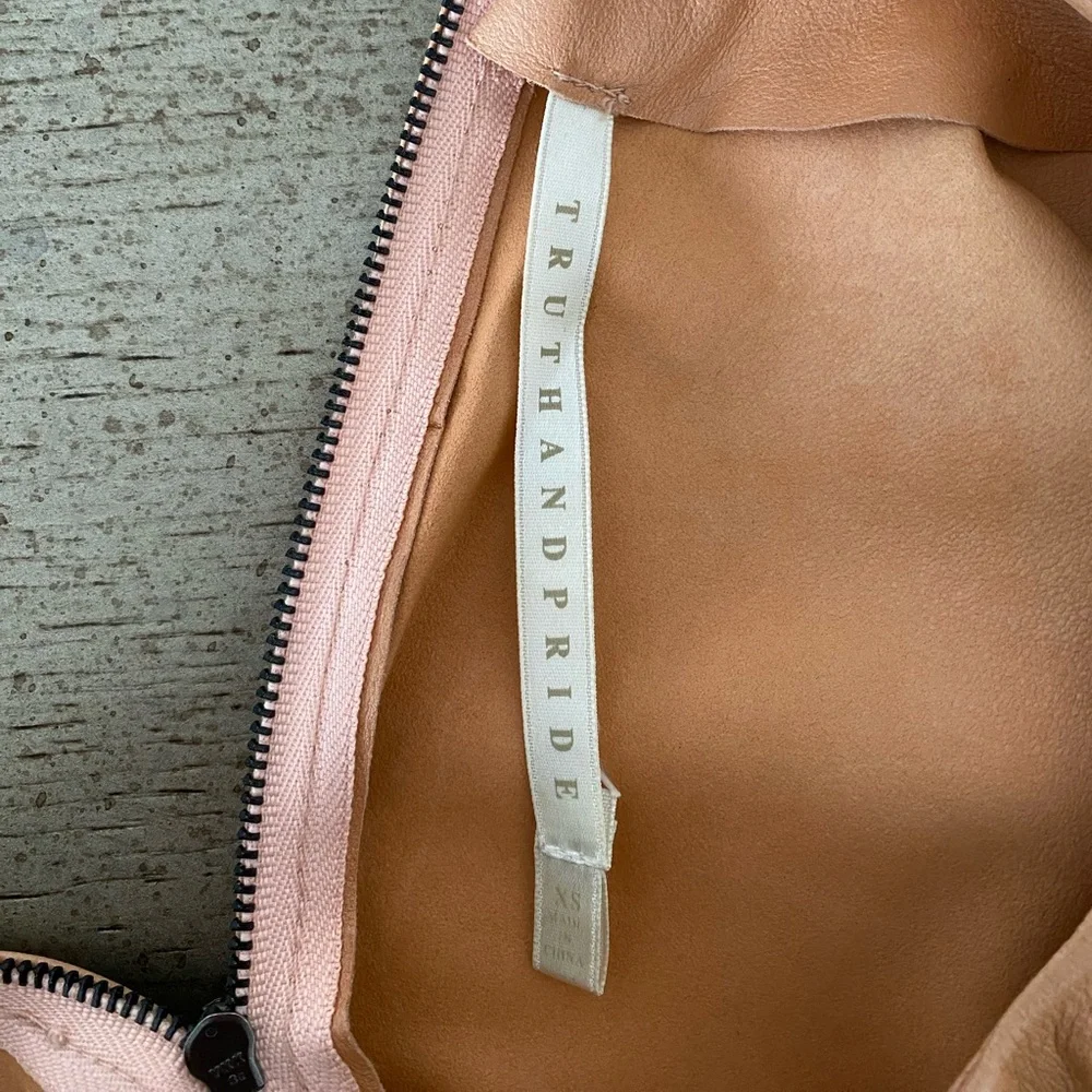 100% Leather top - Picture 2 of 3